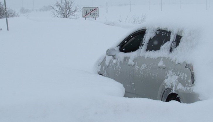 До два метра преспи са се образували по пътни участъци в Русенско