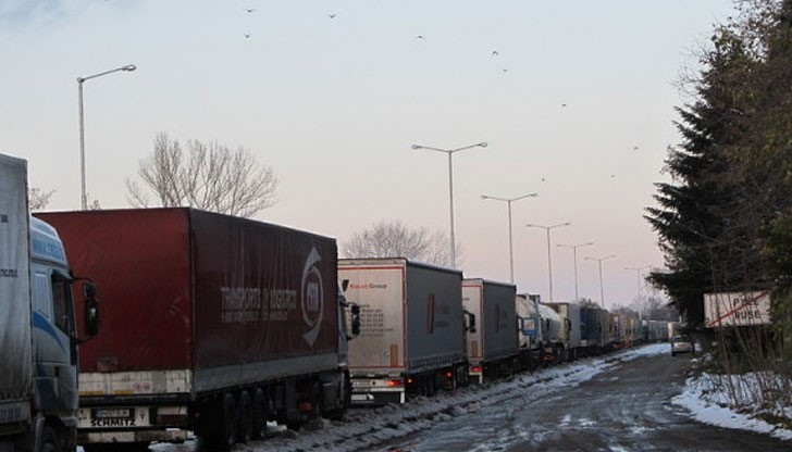 Отивах за работа и чаках повече от час на бул. "България". Колоната не помръдваше! / Снимката е илюстративна