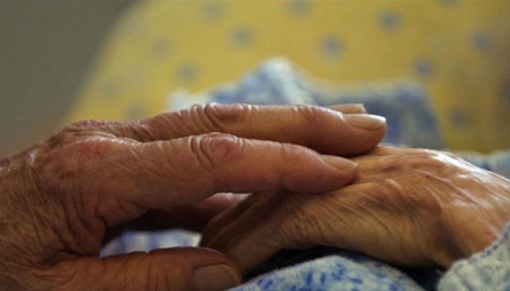 Жената е с деменция и пневмония