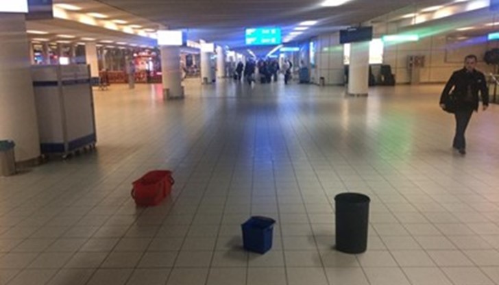 Терминал 2 на летище София е прокапал