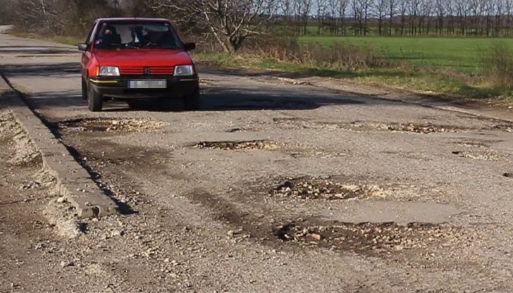 Шофирането по българските пътища е гаранция за това, че окачването на колата ще се износи 3 пъти по-бързо