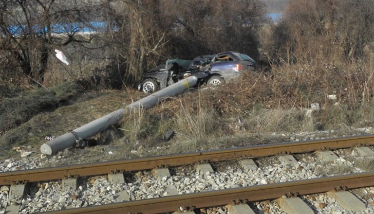 Шофьорът буквално прелетял над жп-линията в село Джерман