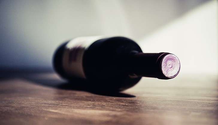 <p>Виното е поезия в бутилка.</p>
