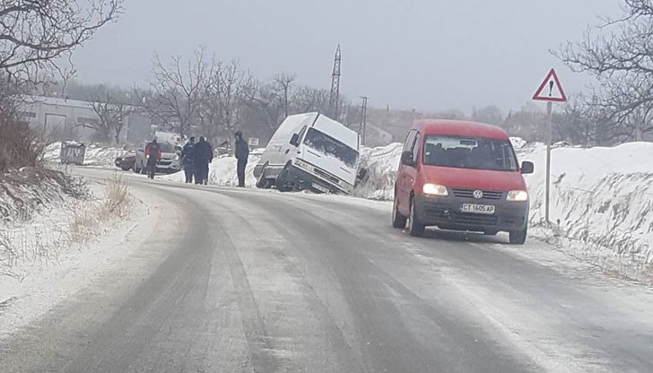 Автовоз и бус са се блъснали край с. Червена вода / Снимката е илюстративна