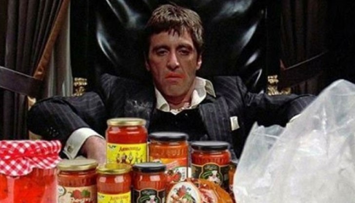 Вижте най-смешните шеги и колажи с наркотичната лютеница във "Фейсбук"