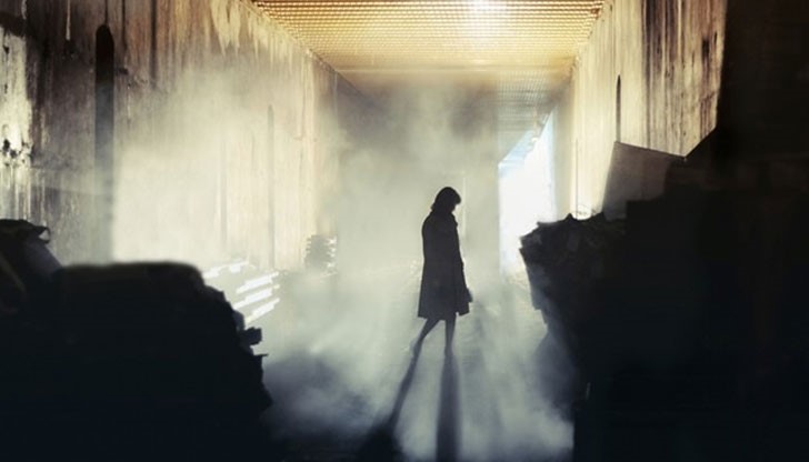 Мъж се изнесе от прокълната къща, заживя в колата си