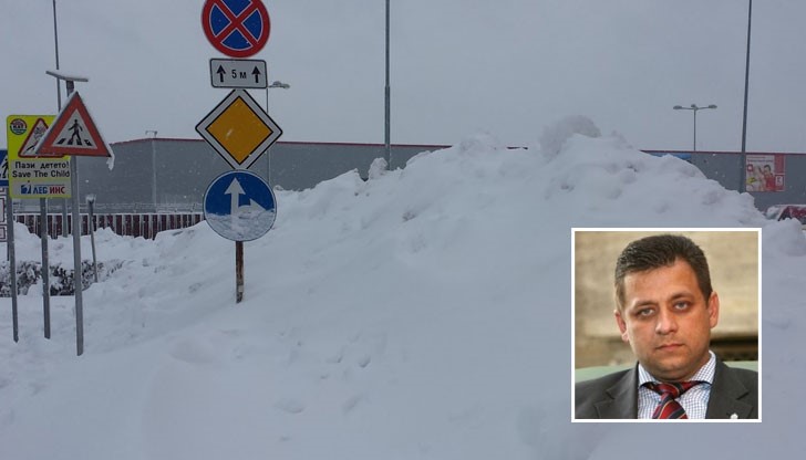 „Затрупани“ сме едва с 20 см. снежна пелена, а 30 000 снегорина бяха готови да атакуват през нощта „Затрупани“ сме едва с 20 см. снежна пелена, а 30 000 снегорина бяха готови да атакуват през нощта