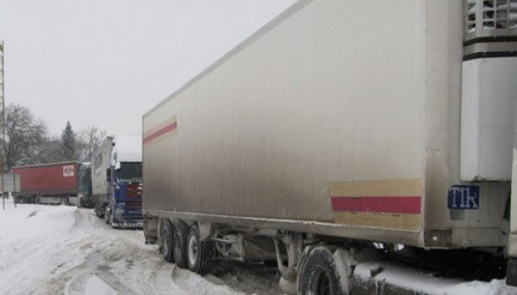 Ограничиха движението на МПС над 12 тона Ограничиха движението на МПС над 12 тона