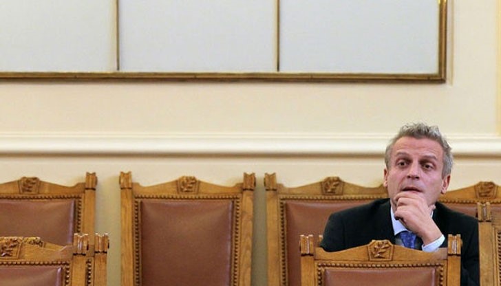 Академик Атанас Малеев е бивш дългогодишен шеф и пръв ректор на ВМА, както и брат на Мара Малеева - Живкова, съпруга на Тодор Живков Академик Атанас Малеев е бивш дългогодишен шеф и пръв ректор на ВМА, както и брат на Мара Малеева - Живкова, съпруга на Тодор Живков