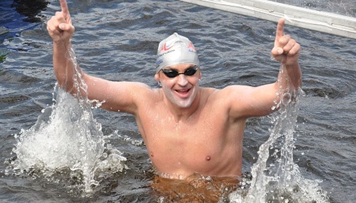 Стойчев преодоля разстоянието от 1000 метра за рекордните 12 минути и 15 секунди и подобри предишното постижение на дистанцията с близо минута Стойчев преодоля разстоянието от 1000 метра за рекордните 12 минути и 15 секунди и подобри предишното постижение на дистанцията с близо минута