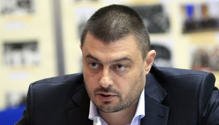 Евродепутатът Николай Бареков внесе днес в 11:30 сигнал срещу президента Росен Плевнелиев, бизнесменът Иво Прокопиев и свързани с тях хора