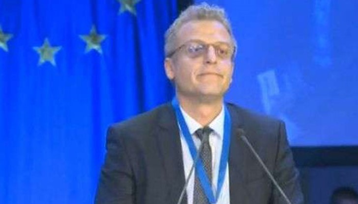 Петър Москов ръси бисери на конгреса на Реформаторския блок Петър Москов ръси бисери на конгреса на Реформаторския блок