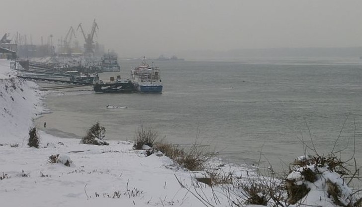 Осигурен е кораб, който да разбива леда