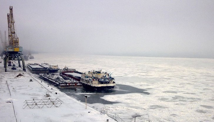Дунав замръзна при Силистра, съобщиха от Агенцията за проучване и поддържане на реката в Русе