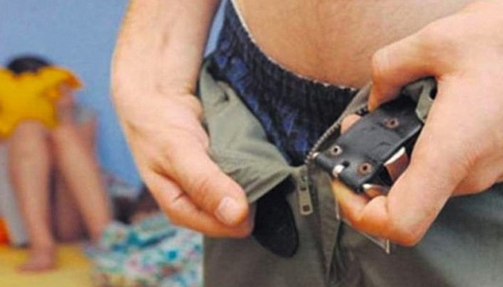 Четирима младежи групово блудствали с 13-годишно момиче