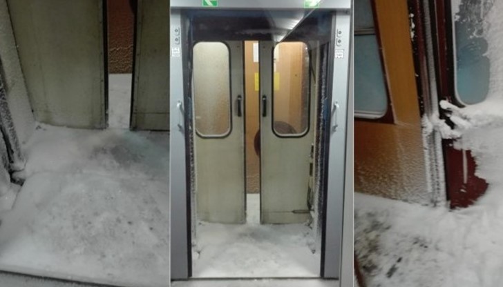 Снежни преспи блокираха влака Бургас - София