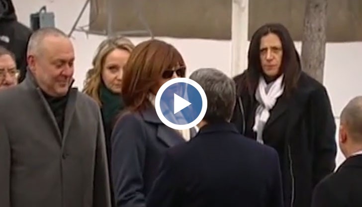 След официалните речи Плевнелиев и Радев поздравиха Десислава Радева