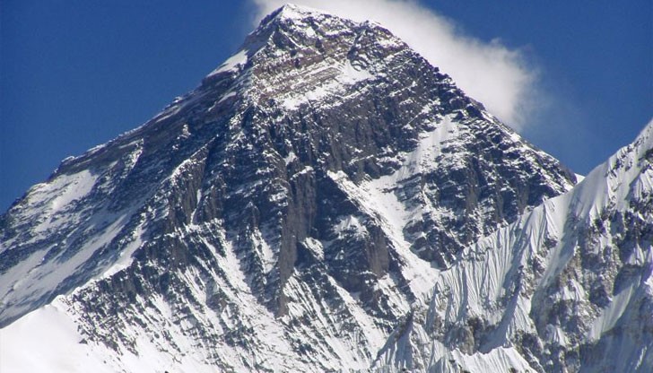 5-членна експедиция ще се заеме с нелеката задача да провери дали най-високият връх на планетата – Еверест, не се е смалил в резултат на земетресение