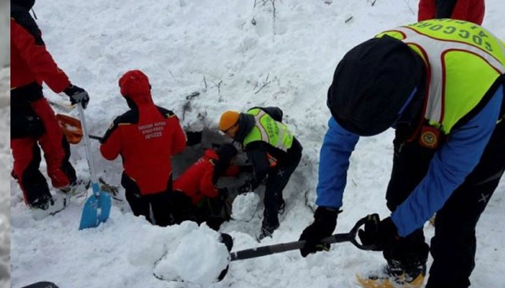 Издирвателно-спасителните операции продължават Издирвателно-спасителните операции продължават