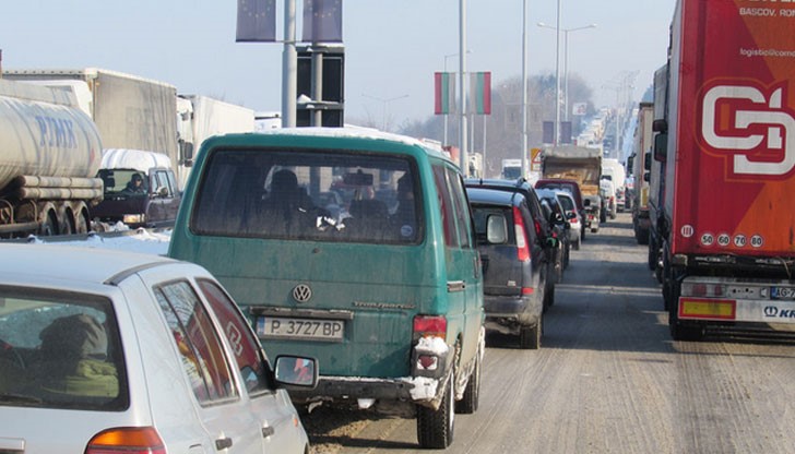 Напрежение в района на граничния пункт „Дунав мост“ при Русе създават недобросъвестни шофьори на тирове