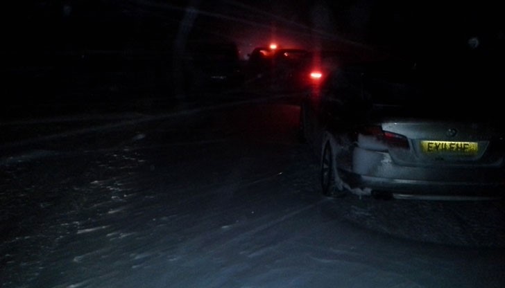 Стотици хора бедстваха при 7 – сантиметрова снежна покривка