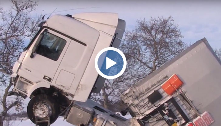 По думите на шофьора за инцидента виновен е ледът