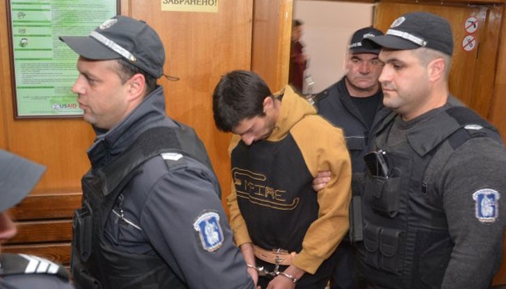 Димитър се е нагълтал с хапчета, три дни лежи в болницата Димитър се е нагълтал с хапчета, три дни лежи в болницата