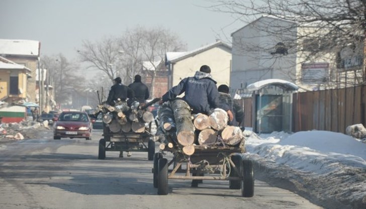 Ромите направиха няколко курса с пълните каруци с трупи, необезпокоявани от никого Ромите направиха няколко курса с пълните каруци с трупи, необезпокоявани от никого
