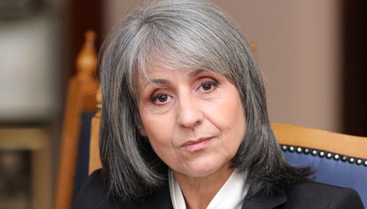 Мнозина експерти са на мнение, че Желязната лейди се е държала много по-мъжки от Росен Плевнелиев