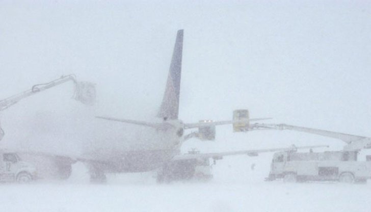 Силният вятър и снеговалеж затвориха аерогари у нас