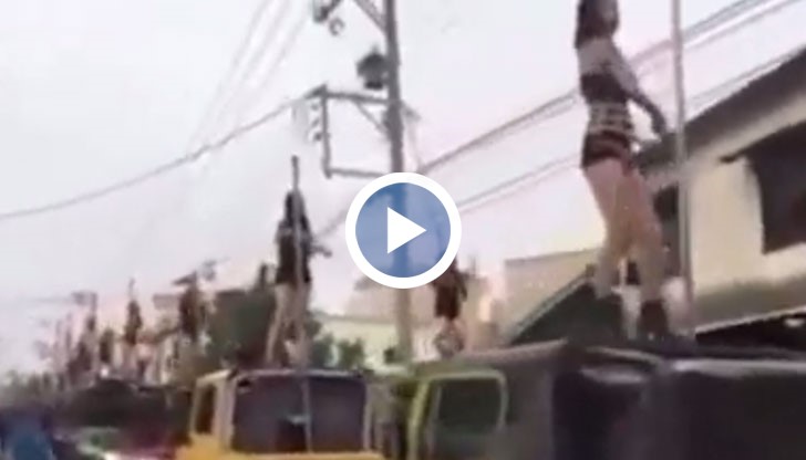 Синът на политика поканил стриптизьорките, тъй като баща му много обичал купони