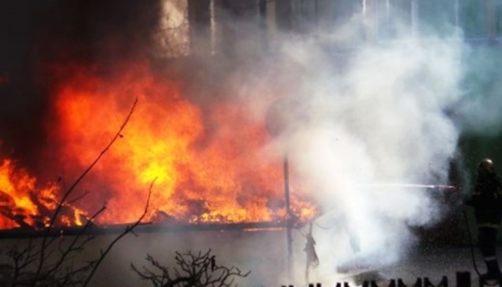 Пожарът е възникнал на 15.01.2017 година на улица "Ал. Стамболийски" / Снимката е илюстративна Пожарът е възникнал на 15.01.2017 година на улица "Ал. Стамболийски" / Снимката е илюстративна