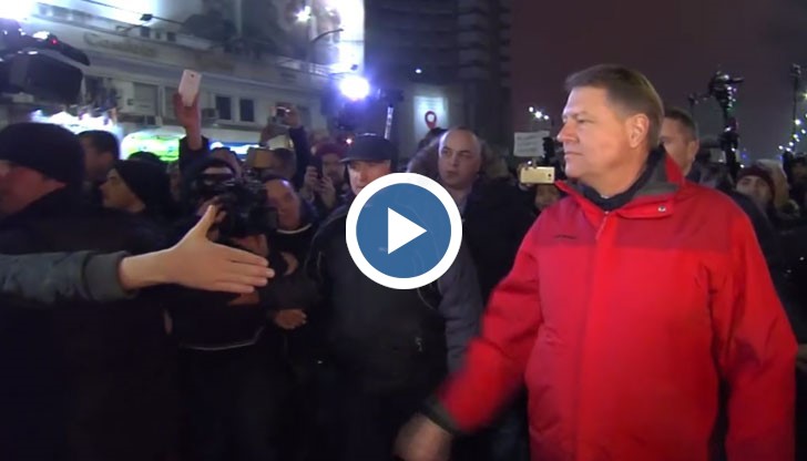 Дойдох тук, за да изразя възмущението си от една шайка политици