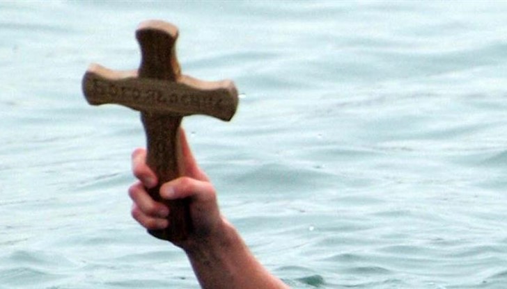 На този ден, според библейската легенда, Исус Христос е покръстен във водите на река Йордан