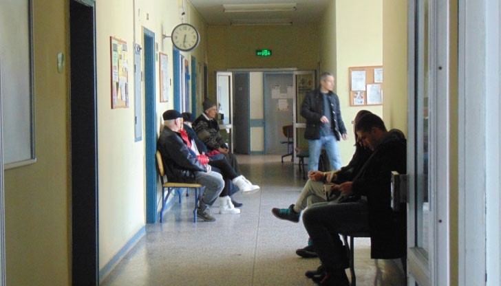 Все още са ограничени свижданията в болниците и плановите операции