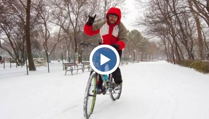 Студът и снегът на спряха смелчагата да си направи вело-тренировките