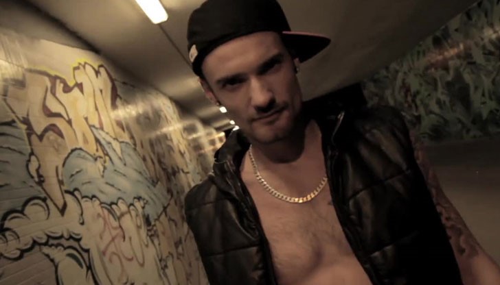 Хип-хоп изпълнителят MD Beddah, DJ Unkle Billy и техния барабанист Julydrummer са подготвили уникално шоу