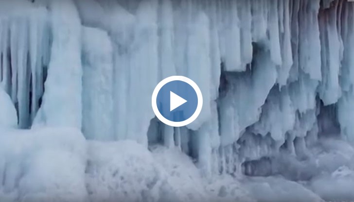 Дебелината на леда на места достига 2 метра