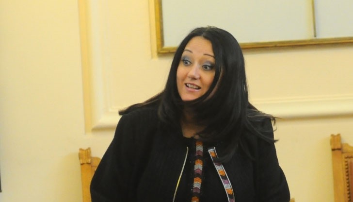 Държавата е инвестирала между 200 и 300 милиона лева в пътища всяка година Държавата е инвестирала между 200 и 300 милиона лева в пътища всяка година