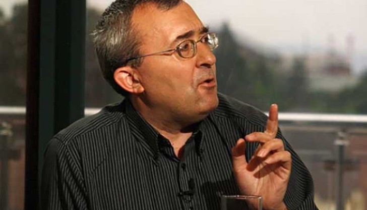 Обществото се разделя като жизнен стандарт в съотношение 10%:90%. И горните 10% изземват държавата от долните 90% Обществото се разделя като жизнен стандарт в съотношение 10%:90%. И горните 10% изземват държавата от долните 90%