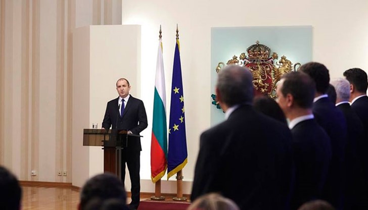 Извършени са престъпления към държавата и нацията. Имаме право да знаем какви и от кого