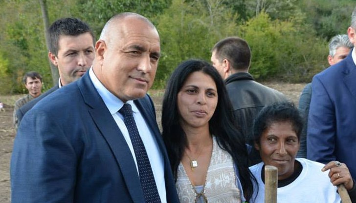 Но пък докарах 320 милиона целево от Брюксел за охрана на границите ни! Но пък докарах 320 милиона целево от Брюксел за охрана на границите ни!