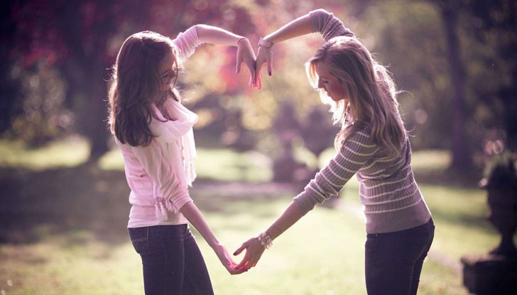 Не знам дали бих могла да намеря думи, с които да опиша приятелството ни Не знам дали бих могла да намеря думи, с които да опиша приятелството ни