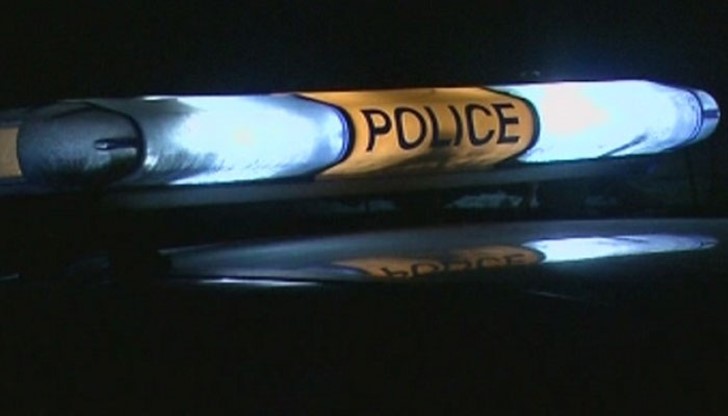 Когато дошъл екип на полицията, мъжът ги засипал с обиди и отказал да изпълни разпорежданията им