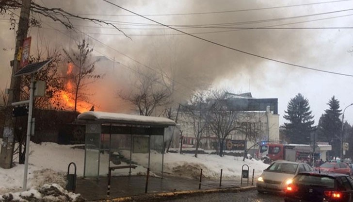 Младежите изтървали въглен от наргиле