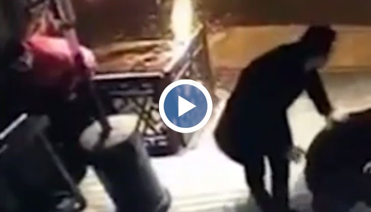 Ексклузивни кадри от момента, в който нападателя стреля по пешеходци и преминаващите автомобили