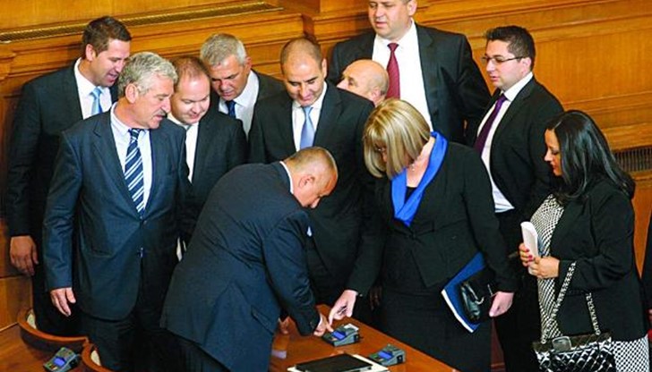 Депутатите имат три дни да правят промени в законите Депутатите имат три дни да правят промени в законите