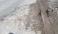 Новите стари дупки лъснаха след разтопения сняг