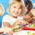 Топ 10 полезни храни за паметта на децата ви