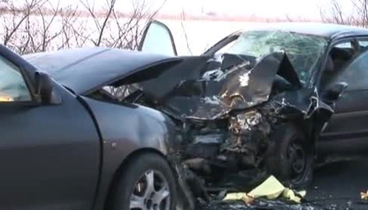 Бащата загива на място, а 20-годишният му син по-късно в болницата / Снимката е илюстративна